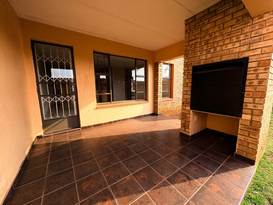 2 Bedroom Property for Sale in Vaalpark Free State